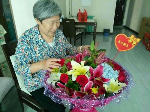 奶奶过生日送什么花（奶奶喜欢哪种类型的花）