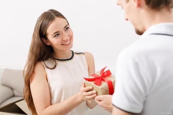 相亲第一次见面送什么礼物好，相亲第一次见面送什么礼物好？